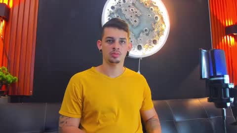 Snapshot of damian__oliver chatting on 03/10/25, 09:21 Damian Oliver online show from 03/10/25, 09:21