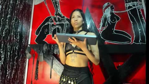 damian_and_tiana online show from 10/31/25, 04:57