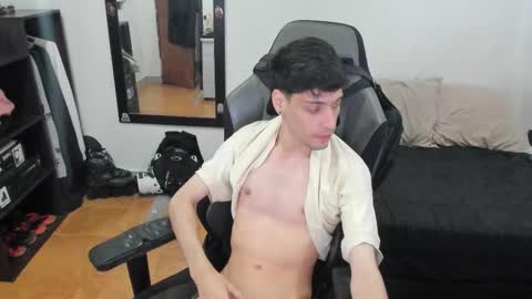 Snapshot of damian_blue_ chatting on 11/27/25, 04:58 Damian online show from 11/27/25, 04:58