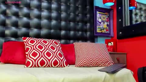 Snapshot of damian_bulls chatting on 02/16/26, 01:18 ---Damian--- online show from 02/16/26, 01:18