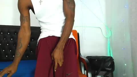 Snapshot of damian_hart_24cm chatting on 11/20/25, 10:15 damian_hart_24cm online show from 11/20/25, 10:15