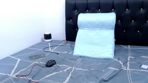 Snapshot of damian_redhot chatting on 01/04/25, 11:33 D A M I A N online show from 01/04/25, 11:33