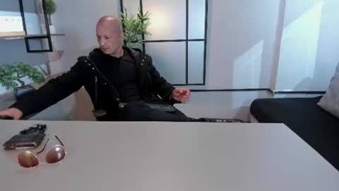 Snapshot of damiancavalli chatting on 07/14/26, 11:38 Damian online show from 07/14/26, 11:38