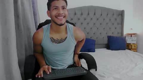 Snapshot of damiann_rees chatting on 11/27/25, 12:13 instagram damiannreed. online show from 11/27/25, 12:13