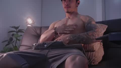 Snapshot of damianow chatting on 01/10/26, 12:18 insta damn8 -------- online show from 01/10/26, 12:18