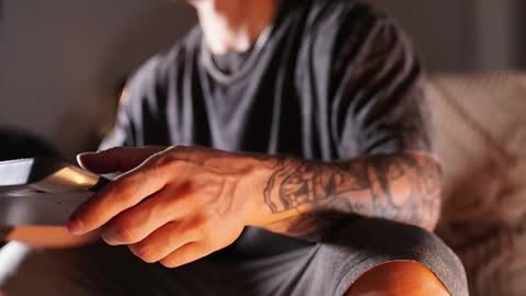 Snapshot of damianow chatting on 02/07/26, 12:36 insta damn8 -------- online show from 02/07/26, 12:36