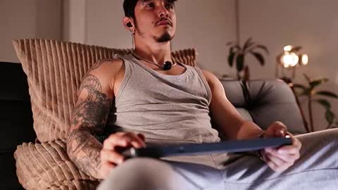 Snapshot of damianow chatting on 02/10/26, 11:53 insta damn8 -------- online show from 02/10/26, 11:53