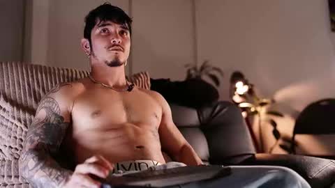 Snapshot of damianow chatting on 02/11/26, 11:54 insta damn8 -------- online show from 02/11/26, 11:54