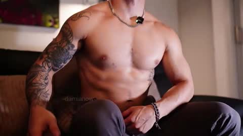 Snapshot of damianow chatting on 02/18/26, 11:55 insta damn8 -------- online show from 02/18/26, 11:55