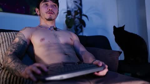 Snapshot of damianow chatting on 02/26/26, 12:53 insta damn8 -------- online show from 02/26/26, 12:53