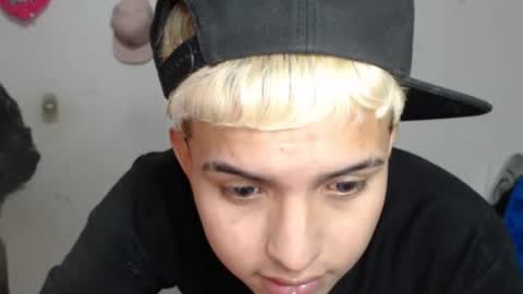 damiansexyboy69 online show from 11/26/25, 05:30