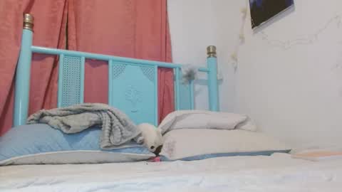 damn_milaa online show from 12/23/25, 06:11