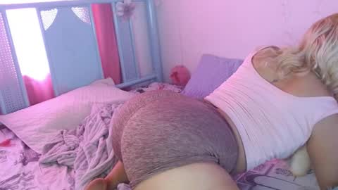 damn_milaa online show from 01/06/26, 06:11