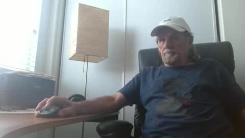 Snapshot of damn_yankee_ca chatting on 04/26/26, 10:51 damn_yankee_ca online show from 04/26/26, 10:51