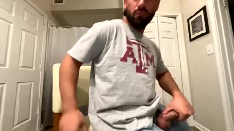 Snapshot of damnimhandsome25 chatting on 02/14/25, 07:33 Clyde online show from 02/14/25, 07:33