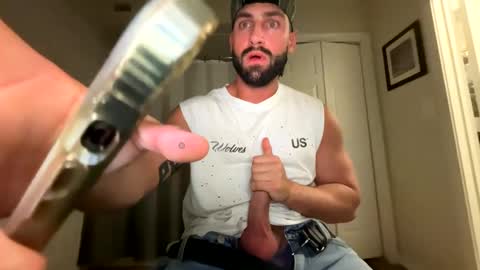 Snapshot of damnimhandsome25 chatting on 02/15/25, 12:04 Clyde online show from 02/15/25, 12:04