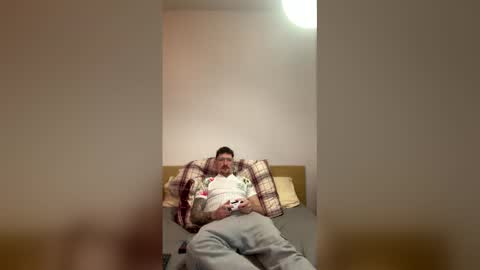 damo111694 online show from 02/25/26, 10:08