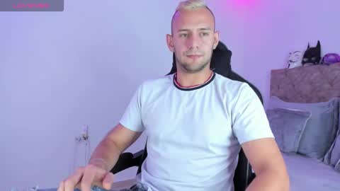 Snapshot of damon_baker0 chatting on 10/27/25, 05:06 Damon bakert online show from 10/27/25, 05:06