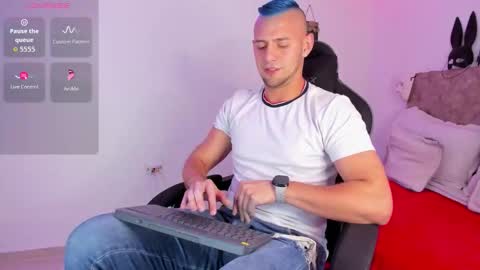 Snapshot of damon_baker0 chatting on 11/04/25, 05:34 Damon bakert online show from 11/04/25, 05:34