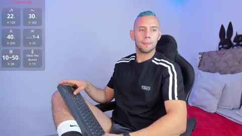 Snapshot of damon_baker0 chatting on 11/14/25, 03:44 Damon bakert online show from 11/14/25, 03:44