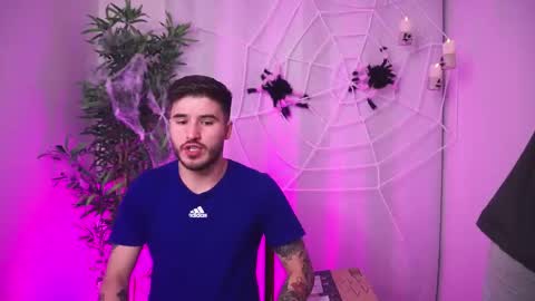 Snapshot of damon_frost chatting on 10/24/25, 10:39 damon_frost online show from 10/24/25, 10:39