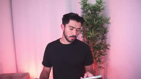 Snapshot of damon_frost chatting on 11/18/25, 12:05 damon_frost online show from 11/18/25, 12:05