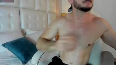 Snapshot of damonsantos chatting on 10/13/25, 01:11 D A M O N online show from 10/13/25, 01:11