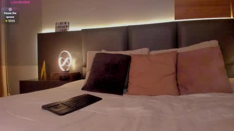 Snapshot of damonsantos chatting on 11/09/25, 10:13 D A M O N online show from 11/09/25, 10:13