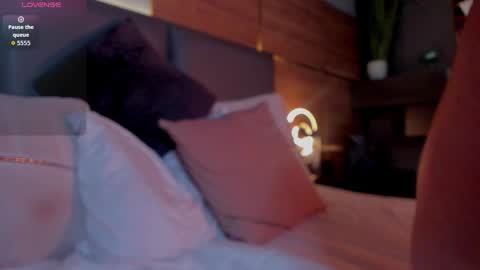 Snapshot of damonsantos chatting on 11/10/25, 05:45 D A M O N online show from 11/10/25, 05:45