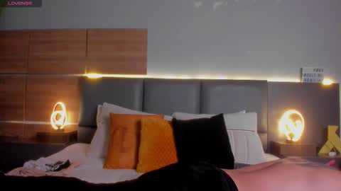 Snapshot of damonsantos chatting on 12/14/25, 10:09 D A M O N online show from 12/14/25, 10:09