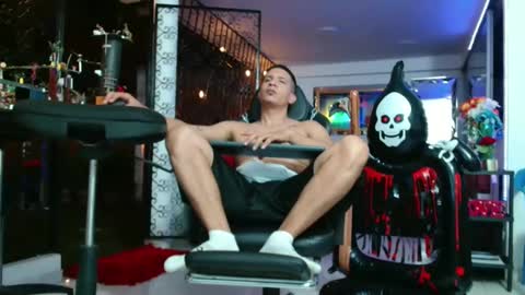 damyan_2003 online show from 10/23/25, 05:07