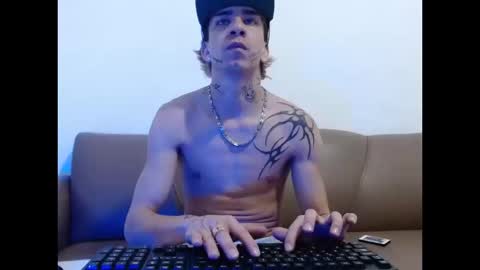 Snapshot of dan_jonson15 chatting on 10/16/25, 01:28 dan_jonson15 online show from 10/16/25, 01:28