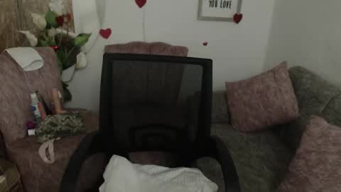 Snapshot of danalaleska chatting on 11/03/25, 05:42 danalaleska online show from 11/03/25, 05:42