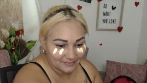 Snapshot of danalaleska chatting on 11/20/25, 02:45 danalaleska online show from 11/20/25, 02:45