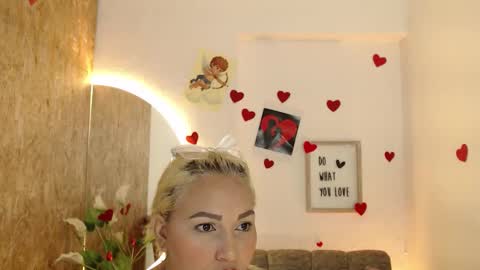 Snapshot of danalaleska chatting on 11/28/25, 05:32 danalaleska online show from 11/28/25, 05:32