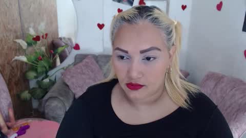 Snapshot of danalaleska chatting on 12/18/25, 04:40 danalaleska online show from 12/18/25, 04:40