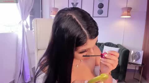 Snapshot of dandara_thompsson chatting on 12/02/25, 07:42 Dandara online show from 12/02/25, 07:42