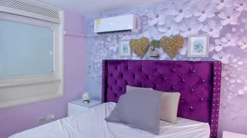 Snapshot of danee_19 chatting on 02/08/25, 11:44 Daniela online show from 02/08/25, 11:44