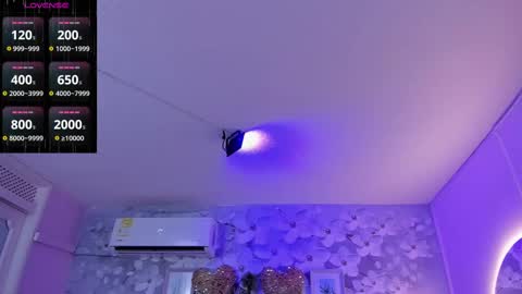 Snapshot of danee_19 chatting on 02/13/25, 10:44 Daniela online show from 02/13/25, 10:44