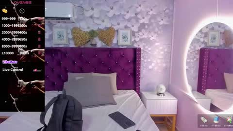 Snapshot of danee_19 chatting on 03/08/25, 11:27 Daniela online show from 03/08/25, 11:27