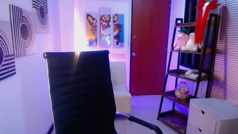 Veronica online show from 07/21/26, 12:07