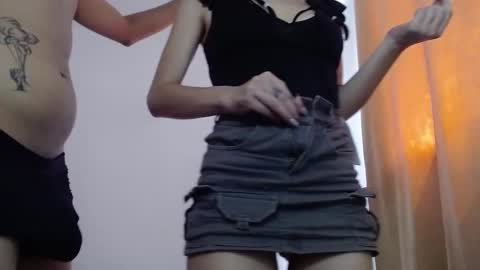 Ela and Santi online show from 10/23/25, 04:17