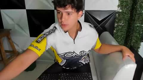 dani_cumboy online show from 12/17/25, 02:34