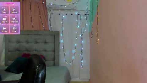 Snapshot of dani_lue chatting on 12/22/24, 11:44 dani_lue online show from 12/22/24, 11:44