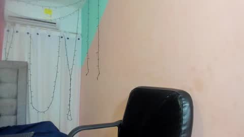 Snapshot of dani_lue chatting on 01/24/25, 11:59 dani_lue online show from 01/24/25, 11:59