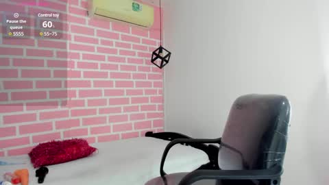 Snapshot of dani_lue chatting on 02/12/25, 12:22 dani_lue online show from 02/12/25, 12:22