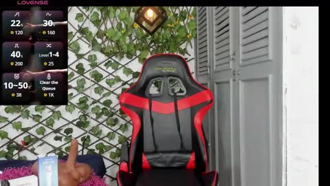 Snapshot of dani_lue chatting on 11/26/25, 12:17 dani_lue online show from 11/26/25, 12:17