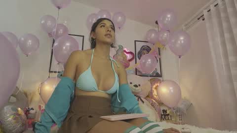 Snapshot of dani_parkerr chatting on 10/31/25, 03:57 online show from 10/31/25, 03:57