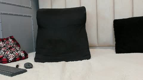 Snapshot of dania_moore_ chatting on 12/17/24, 11:05 JANE online show from 12/17/24, 11:05