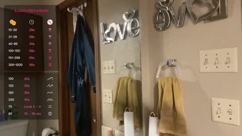 Snapshot of danidragon69 chatting on 12/03/24, 01:43 Dani Dragon online show from 12/03/24, 01:43